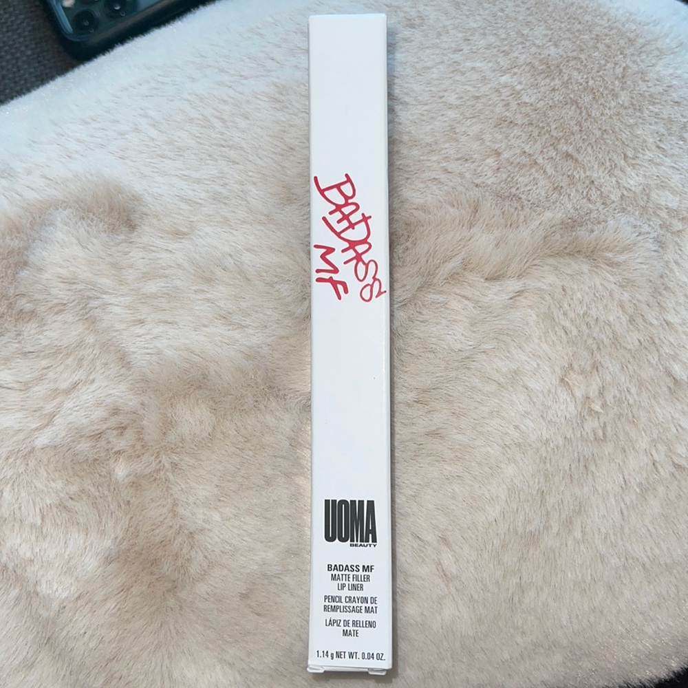 Matte lip liner